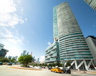 888 Biscayne Blvd - Photo Thumbnail 32