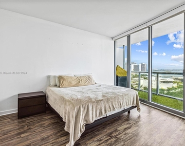 888 Biscayne Blvd - Photo Thumbnail 15