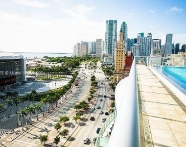 888 Biscayne Blvd - Photo Thumbnail 27