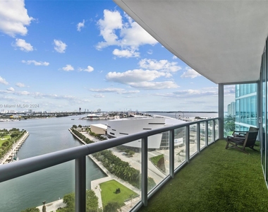 888 Biscayne Blvd - Photo Thumbnail 2