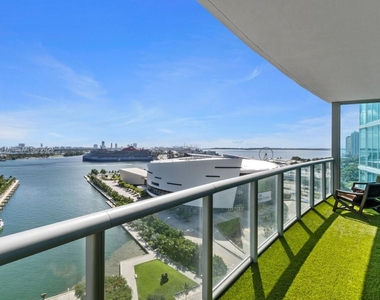 888 Biscayne Blvd - Photo Thumbnail 1