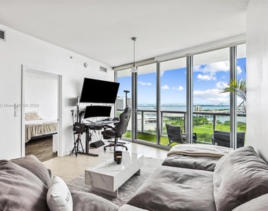 888 Biscayne Blvd - Photo Thumbnail 36