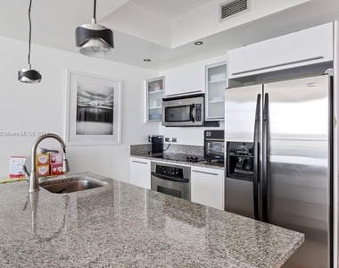 888 Biscayne Blvd - Photo Thumbnail 10