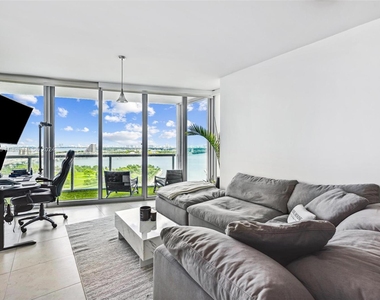 888 Biscayne Blvd - Photo Thumbnail 34