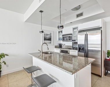 888 Biscayne Blvd - Photo Thumbnail 11