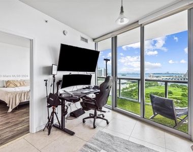 888 Biscayne Blvd - Photo Thumbnail 33