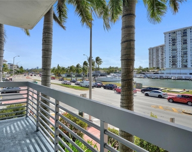 4332 Collins Ave - Photo Thumbnail 27