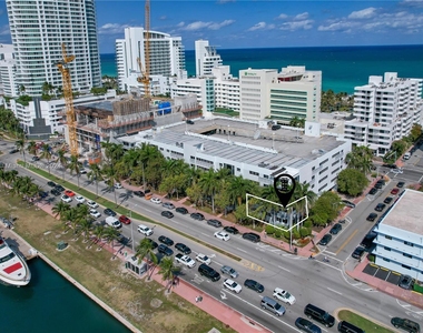 4332 Collins Ave - Photo Thumbnail 0