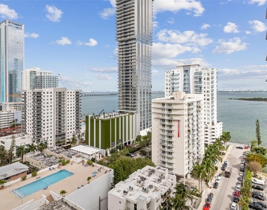 2150 N Bayshore Dr - Photo Thumbnail 14