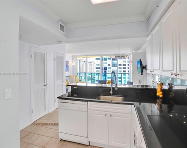 2501 S Ocean Dr - Photo Thumbnail 20