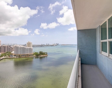 1111 Brickell Bay Dr - Photo Thumbnail 18