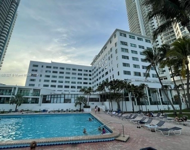 6345 Collins Ave - Photo Thumbnail 2