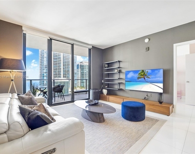 1010 Brickell Ave - Photo Thumbnail 1