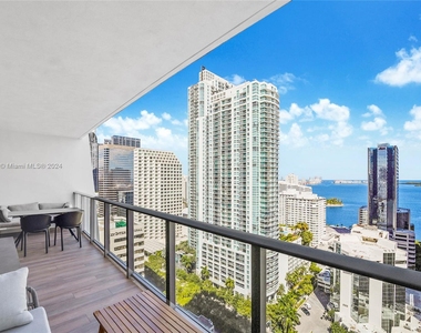 1010 Brickell Ave - Photo Thumbnail 15