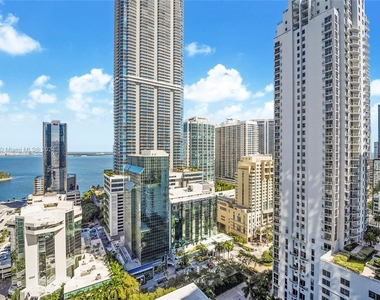 1010 Brickell Ave - Photo Thumbnail 16