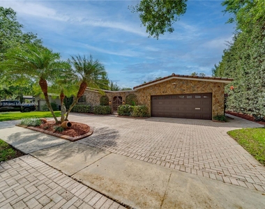 8900 Sw 49th Ct - Photo Thumbnail 1