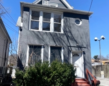 210 Forest St - Photo Thumbnail 1