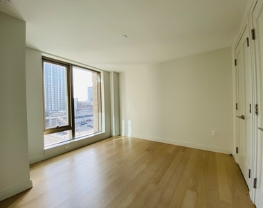 135 Seaport Blvd - Photo Thumbnail 7