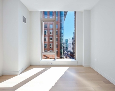 135 Seaport Blvd - Photo Thumbnail 5