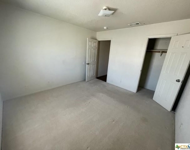 3201 Hereford Lane - Photo Thumbnail 9