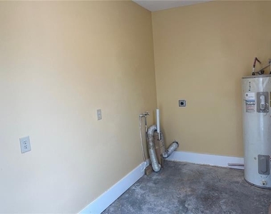 4518 Downman Road - Photo Thumbnail 14