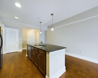 222 Glenwood Avenue - Photo Thumbnail 7