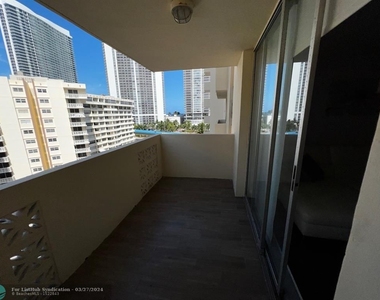 1833 S Ocean Dr - Photo Thumbnail 10