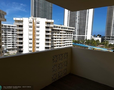 1833 S Ocean Dr - Photo Thumbnail 8