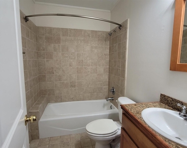 2220 E Lakeview Ave - Photo Thumbnail 11