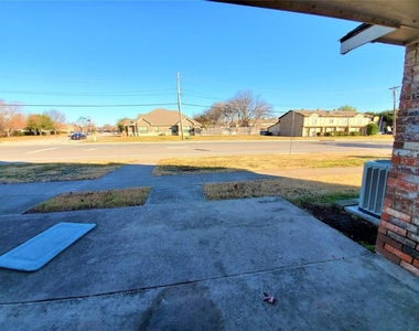 3028 N Bell Avenue - Photo Thumbnail 11