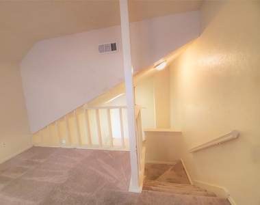 3028 N Bell Avenue - Photo Thumbnail 23