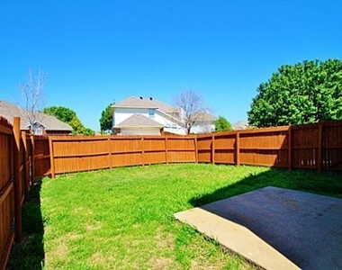 5232 Boxwood Lane - Photo Thumbnail 6