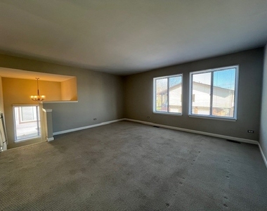 1332 Kingsbury Drive - Photo Thumbnail 3