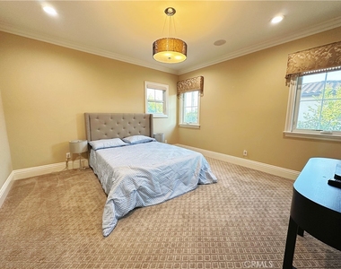 2720 Holly Avenue - Photo Thumbnail 16