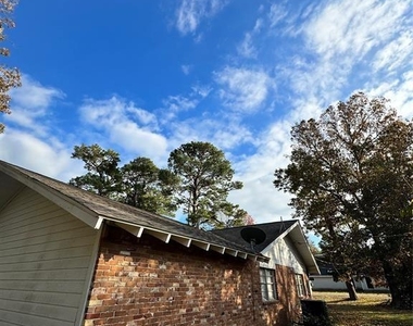 614 Pine Circle - Photo Thumbnail 2