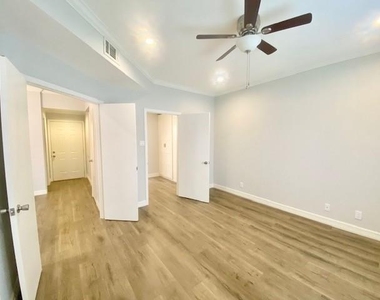 2209 S Braeswood Boulevard - Photo Thumbnail 18