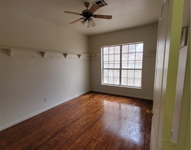 4408 Cobblehill Way - Photo Thumbnail 3