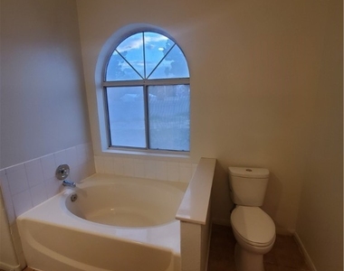 4408 Cobblehill Way - Photo Thumbnail 5