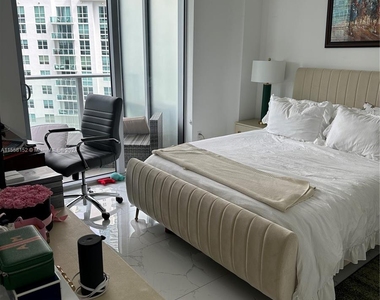 1300 Brickell Bay Dr - Photo Thumbnail 1