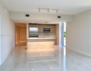 16385 Biscayne Blvd - Photo Thumbnail 5