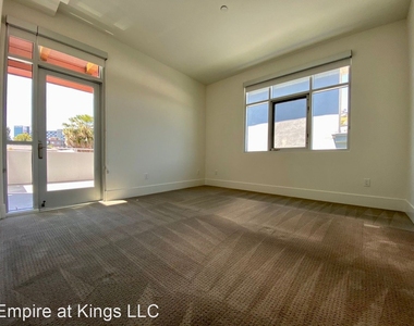 1232 N Kings Road - Photo Thumbnail 5