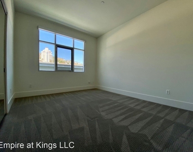 1232 N Kings Road - Photo Thumbnail 8