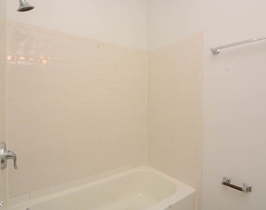 2453 N. Spaulding, Unit 4 - Photo Thumbnail 18