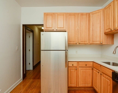 2453 N. Spaulding, Unit 4 - Photo Thumbnail 3