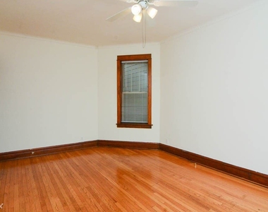 2453 N. Spaulding, Unit 4 - Photo Thumbnail 8