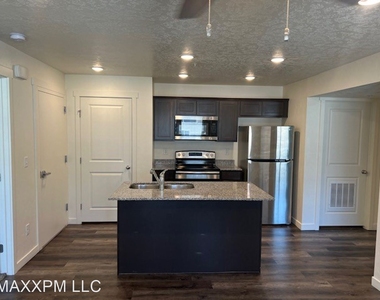 3648 N Centrepoint Way 3f Meridian, Id 83646 - Photo Thumbnail 3