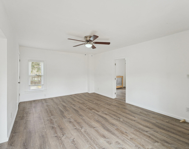 1323 Whalley Avenue - Photo Thumbnail 11