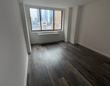 520 West 43rd Street - Photo Thumbnail 4