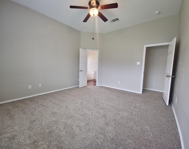 117 Maplewood North - Photo Thumbnail 7