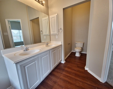 117 Maplewood North - Photo Thumbnail 9